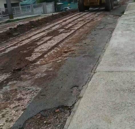 Moradores da Rua Alto Paraguaçu reclamam da retirada do anti pó