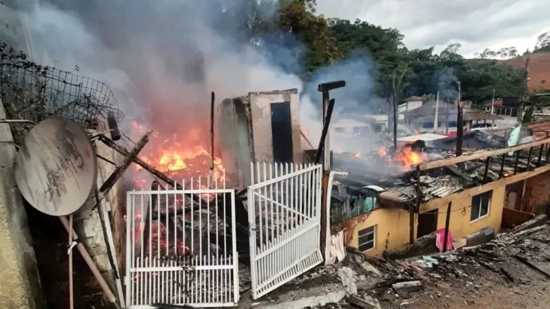 Menina de 4 anos morta em incêndio que destruiu casa em SC: o que se sabe e o que falta saber