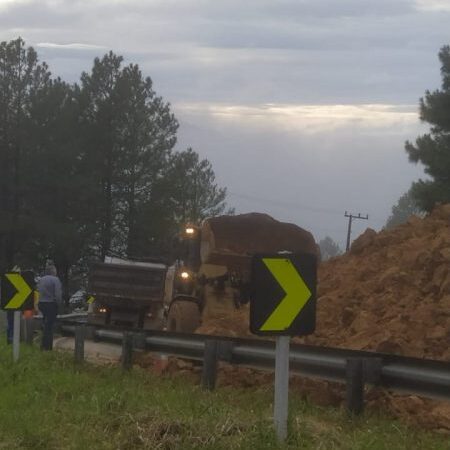 Serra de Corupá continua interditada após deslizamentos; veja rota alternativa