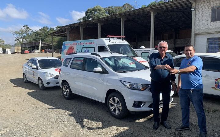 Genir entrega veículos para saúde do municipio