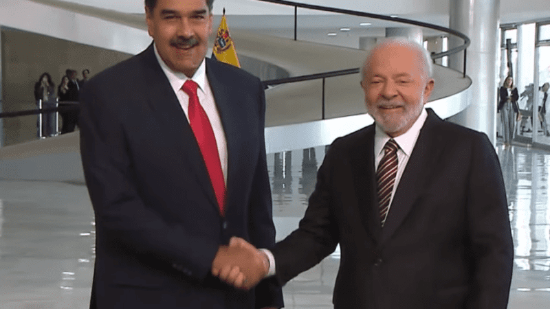 Maduro chega a Brasília para reunião com Lula e encontro de presidentes sul-americanos