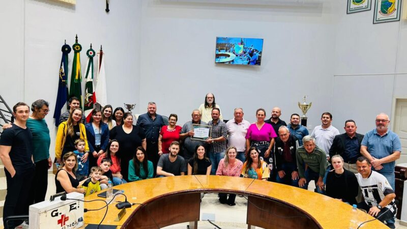 A Câmara Municipal apresentou Moção de Aplauso para Bento Trentini pelos relevantes serviços prestados em prol do Grêmio Esportivo Vila Nova.