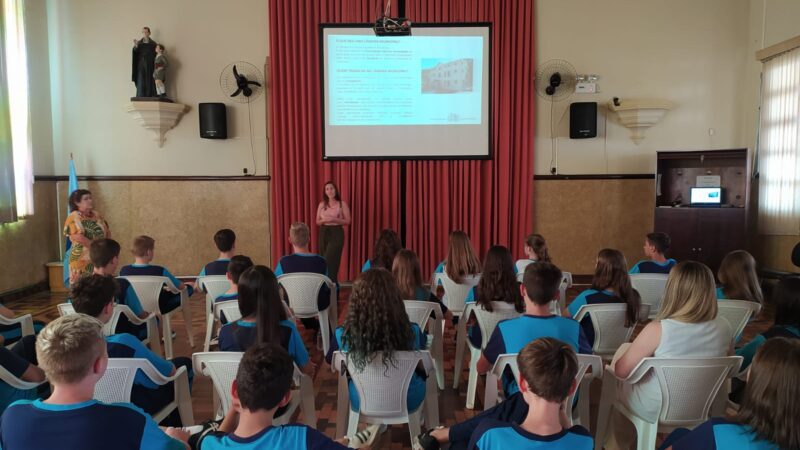 Programa Câmara de Portas Abertas chega à Escola São Bento