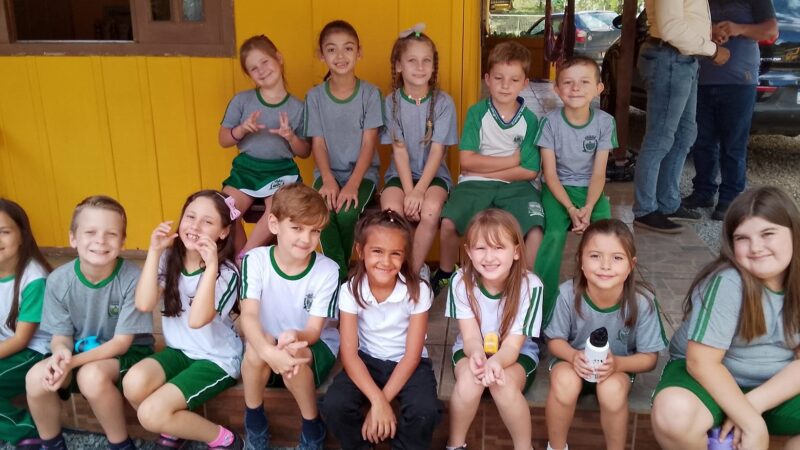 ALUNOS DA EMEF. MARISE NENEVE CORDEIRO VISITARAM A ESCOLA DA OVELHA