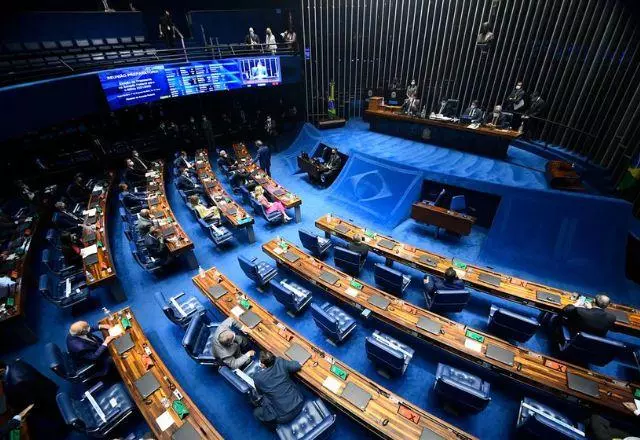 Senado aprova PEC que criminaliza porte de drogas