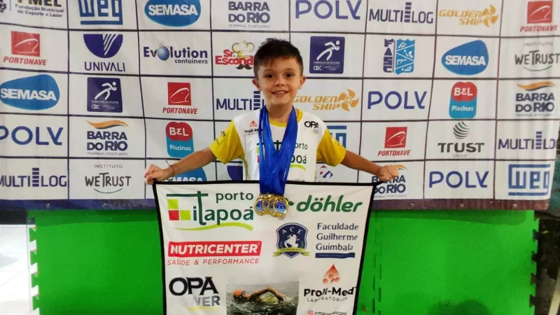 Nadador joinvilense conquista ouro no Festival Catarinense Mirim e Petiz