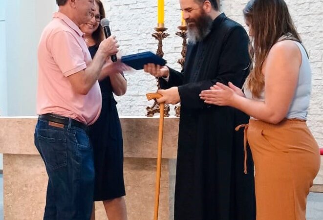 Secretário Municipal homenageia Padre Everaldo por 7 anos de serviço à comunidade de Papanduva