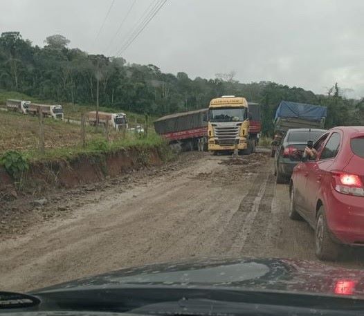 Engarrafamento em Santa Terezinha: Problemas recorrentes evidenciam gestão municipal precária