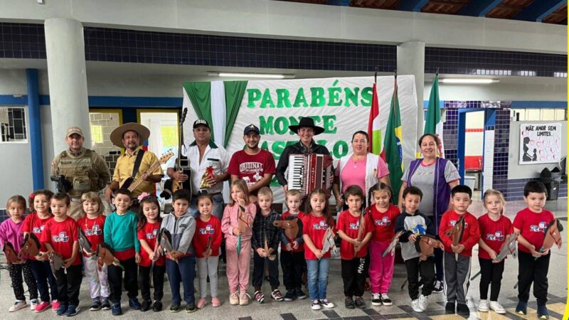 CEI Sabrina Roscamp Granza leva alunos a explorar a história de Monte Castelo durante a semana do aniversário do município