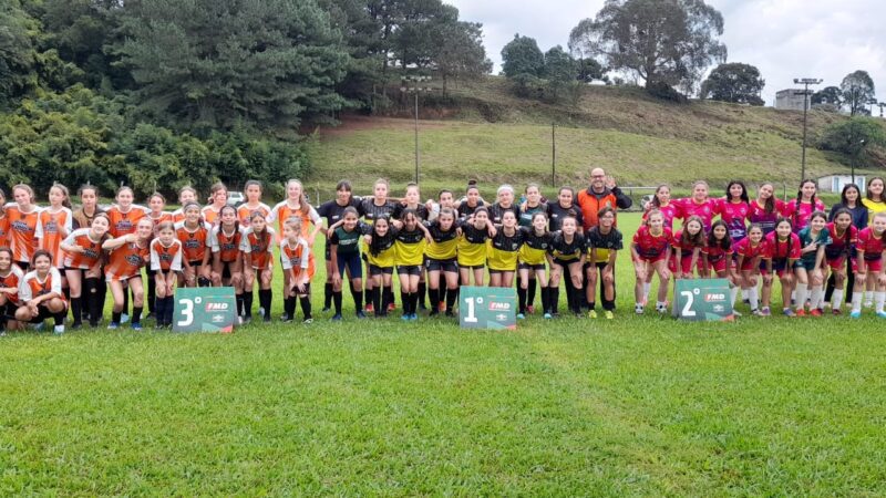 Osny Vasconcellos é campeã do Moleque Bom de Bola feminino