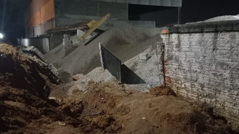 Homem morre soterrado por muro em Bombinhas enquanto trabalhava em sistema pluvial