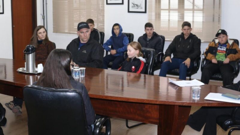 Jovens do Agro visitam prefeitura