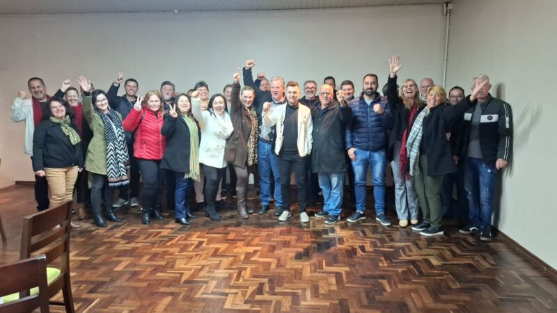 Pré-candidato a prefeito Luiz Sieves realiza encontro de capacitação com pré-candidatos a vereadores e líderes partidários