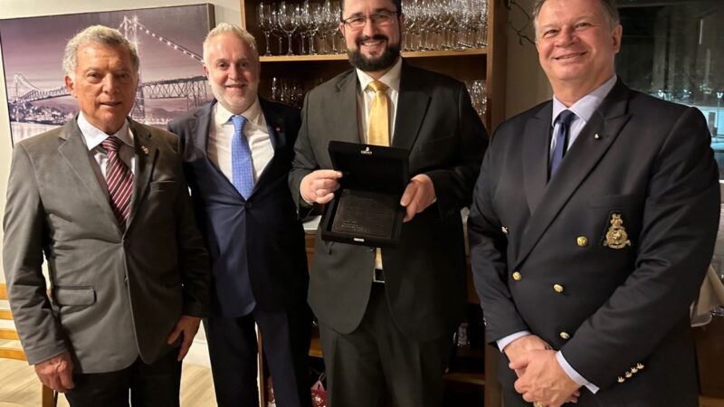 Corpo Consular de Santa Catarina outorga Medalha do Mérito Consular ao ex-secretário Juliano Froehner