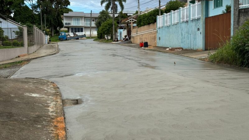 Rua Lindolfo Krause recebe pavimentação em concreto