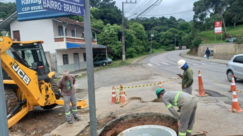 Melhorias no sistema de esgoto no bairro Centenário