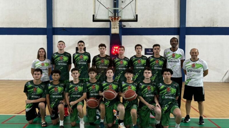Basquete sub-14 em competição no sábado