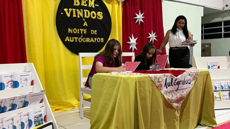 Noite de Autógrafos na Escola Rodolfo Berti