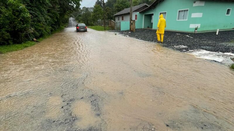 Obras de drenagem na Dona Francisca