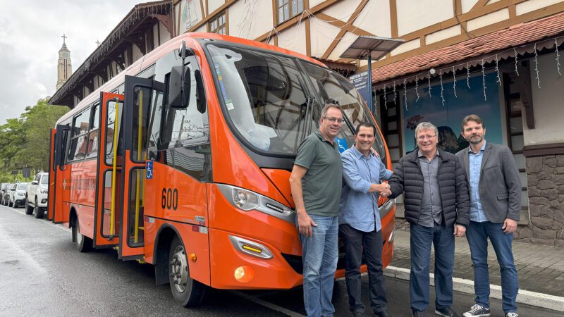 ÔNIBUS NOVOS DO TRANSPORTE MUNICIPAL COMEÇAM A SER ENTREGUES