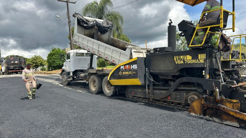 Pavimentação asfáltica na rua Arapongas
