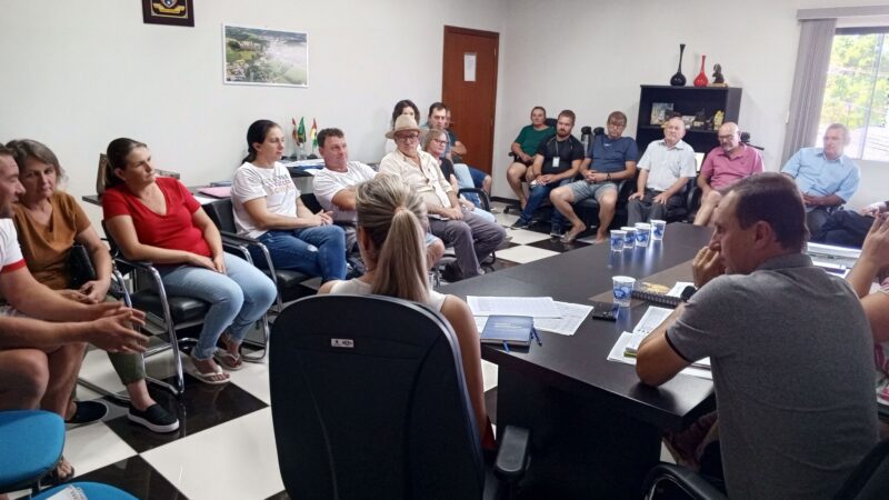 Prefeita de Santa Terezinha se Reúne Agricultores para Fortalecer Programa de Merenda Escolar
