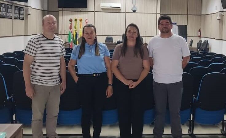 Vereadoras de Santa Terezinha Andriely e Solange visitam a Câmara de Papanduva