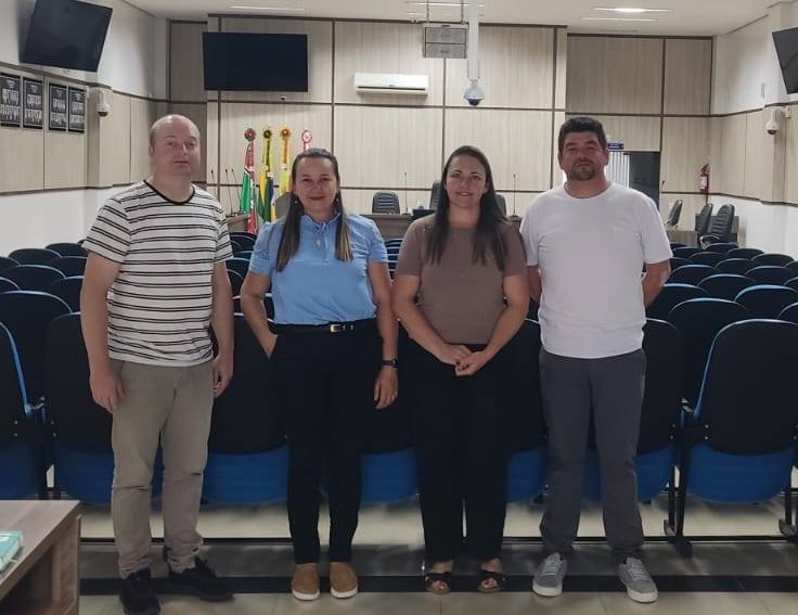Vereadoras de Santa Terezinha Andriely e Solange visitam a Câmara de Papanduva