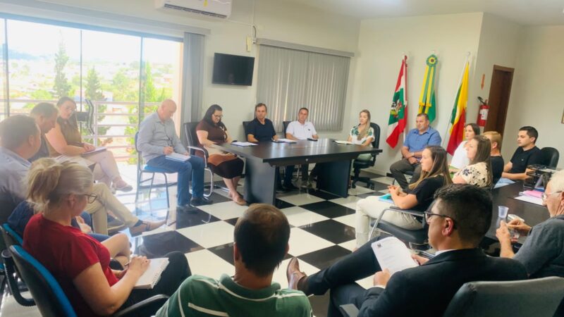 Prefeita de Santa Terezinha recebe vereadores para reforçar parceria entre Executivo e Legislativo
