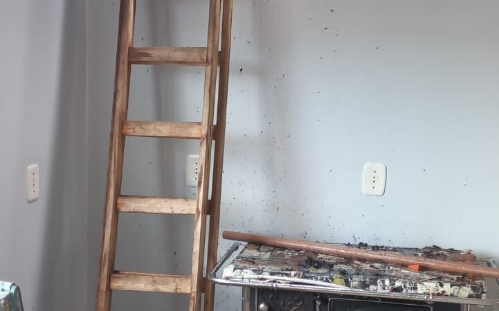 Bombeiros de Taió combatem princípio de incêndio em prédio residencial