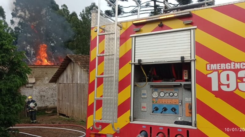 Incêndio em estufa de fumo em Campo Alegre