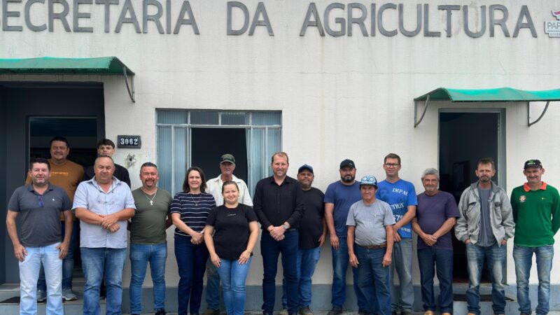 Tafa e Cleitinho conversam com servidores da agricultura
