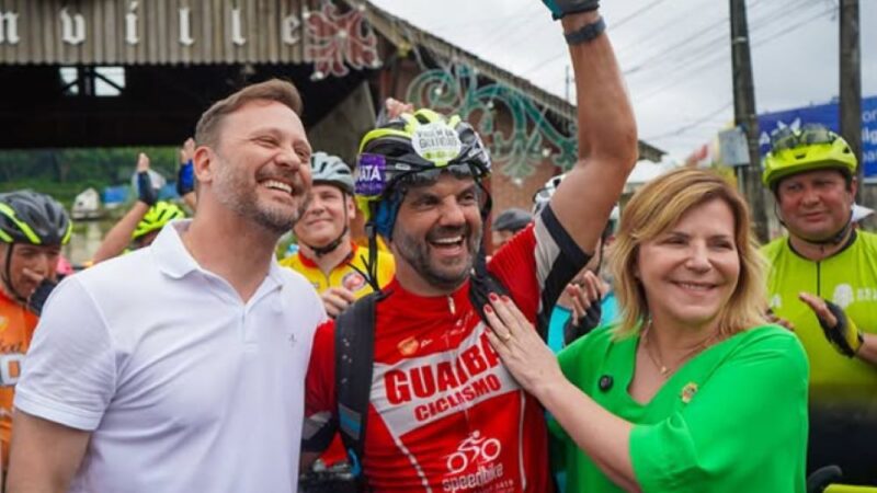 Viagem da Gratidão: prefeito de Guaíba chega a Joinville após pedalar 700 km