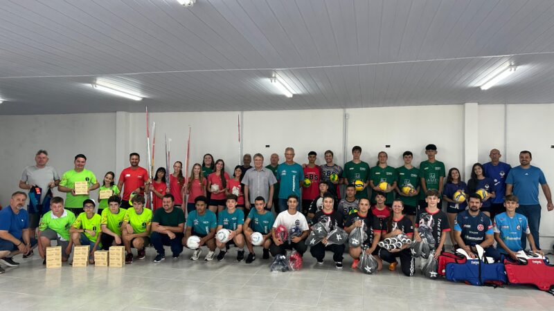 FMD entrega mais de R$ 150 mil em materiais esportivos para diversas modalidades