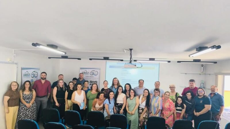 Reunião de gestores da Cultura na AMAVI