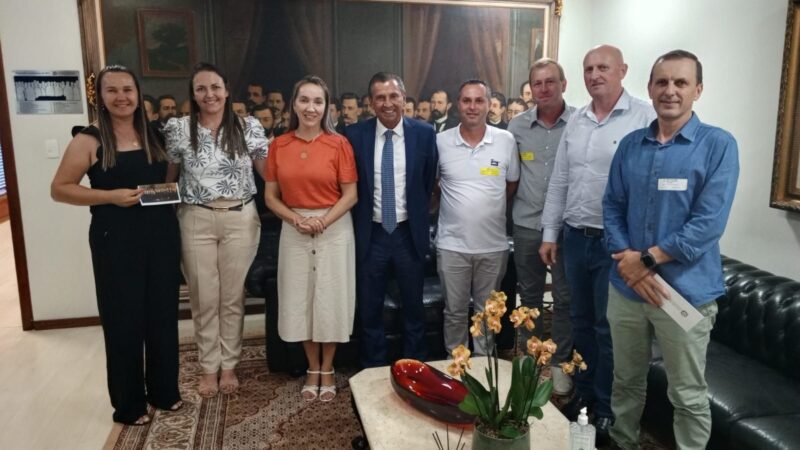 Comitiva de Santa Terezinha retorna de Florianópolis com mais de R$ 1 milhão em recursos