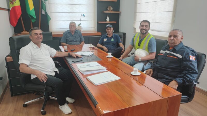 Visita de Coordenadores da Defesa Civil à Prefeitura de Campo Alegre para Discutir Construção de Ponte de Madeira