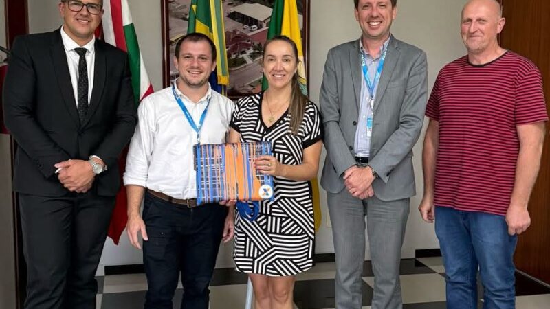 Prefeita de Santa Terezinha recebe Superintendente da Caixa para discutir projetos e parcerias