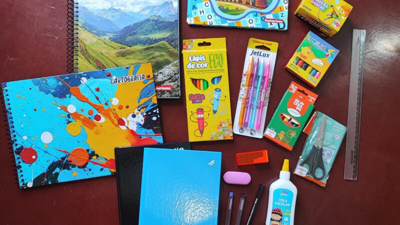Kits de materiais escolares chegam nas redes públicas de ensino em Campo Alegre