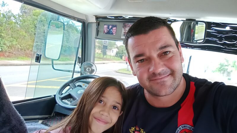 Aluna surpreende motorista escolar com carta emocionante na véspera do aniversário de Papanduva
