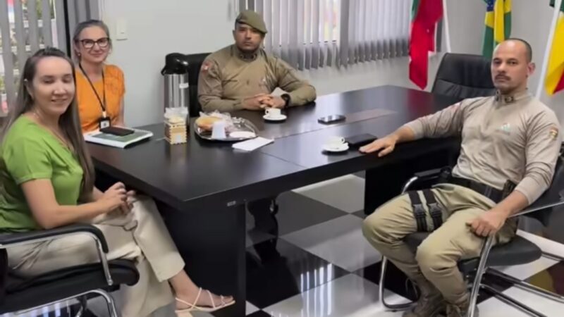 Prefeita de Santa Terezinha recebe sargento da PM e confirma início do PROERD no segundo semestre