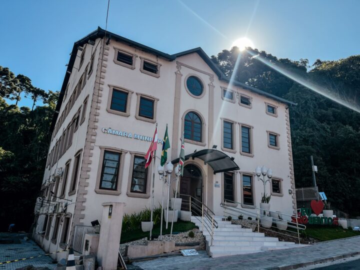 Sessões da Câmara retornam em 6 de maio