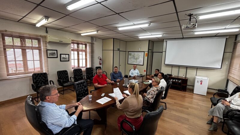 Vereadores recebem projeto sobre auxílio-alimentação para ACTs