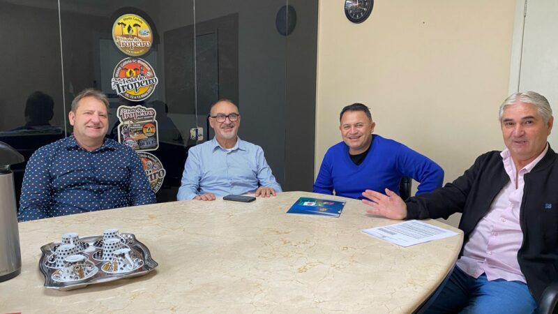 Reunião discute melhorias para acesso de caminhões no trevo do Lageadinho