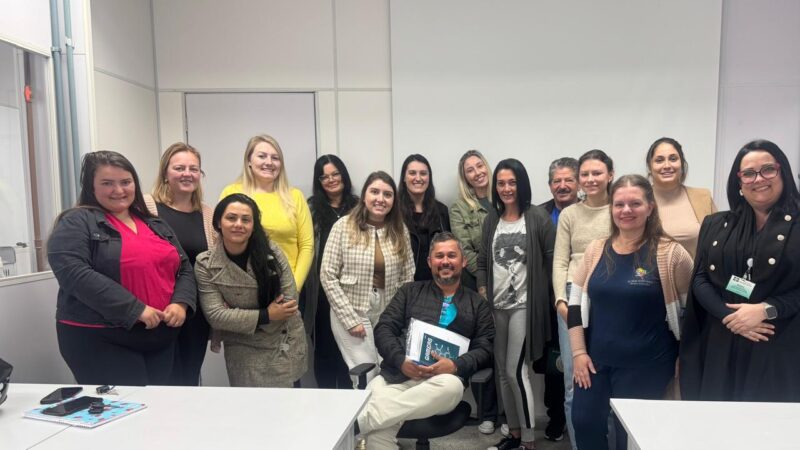 Professores participam de formação voltada à inclusão educacional