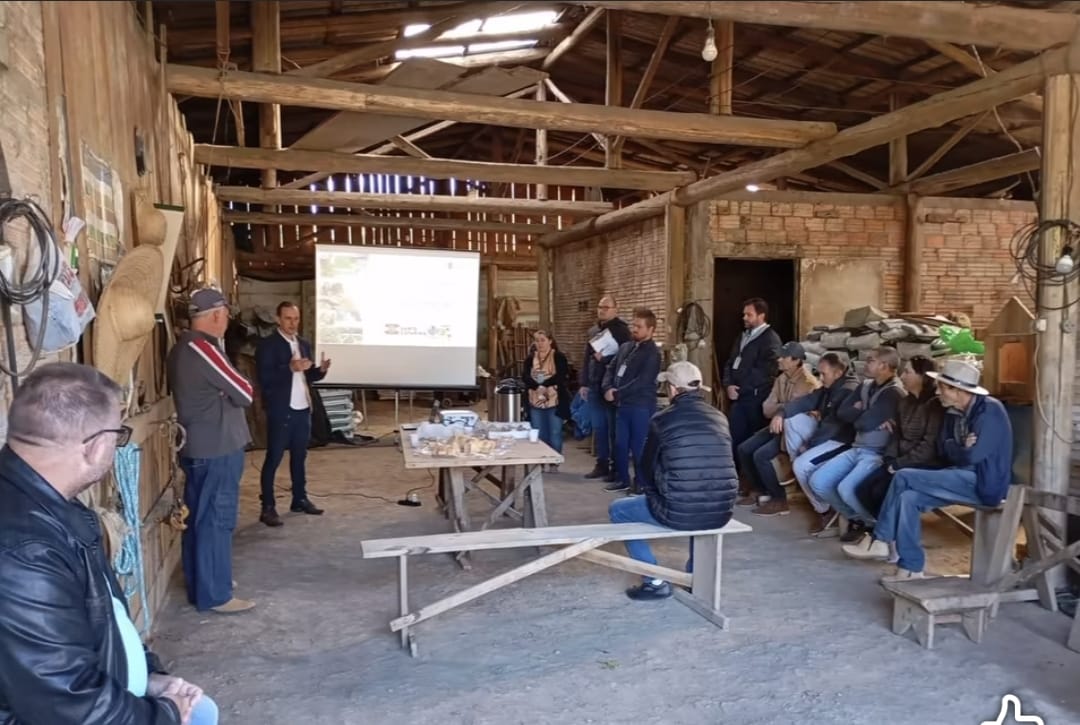 Reunião técnica em Santa Terezinha aborda soluções para armazenamento de grãos