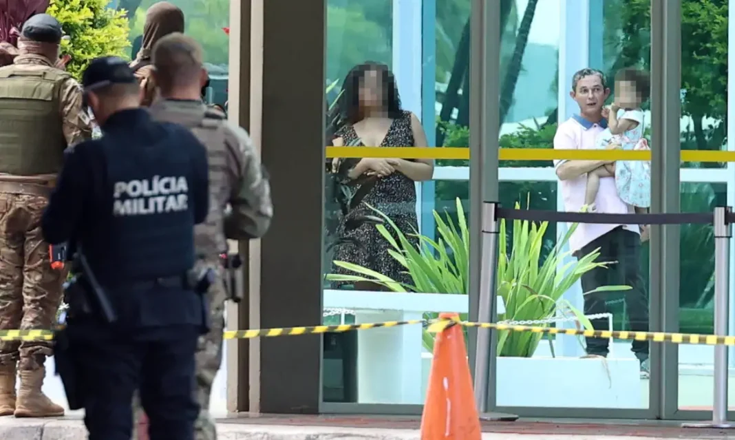 Homem é preso suspeito de portar explosivo em ministério