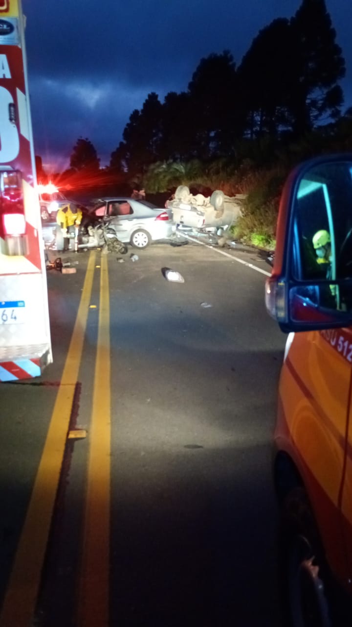 Homem morre em colisão frontal entre carro e caminhonete na SC-112, em Rio Negrinho