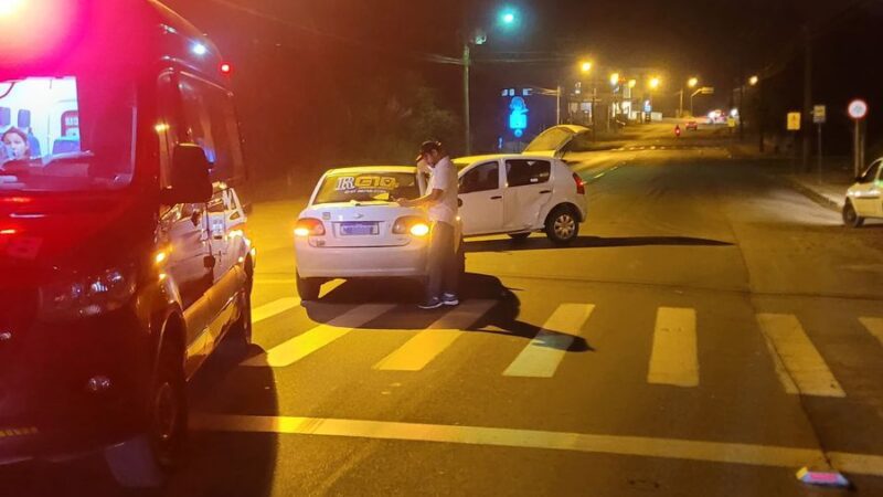 Acidente Entre Dois Carros Mobiliza Bombeiros no Bairro Colonial, em São Bento do Sul
