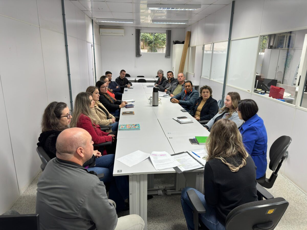 SEMED apresenta processo de escolha de gestores escolares aos vereadores